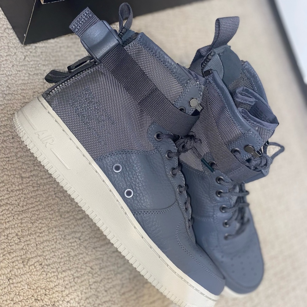 Nike Men's Dark Gray High-Top Sneakers